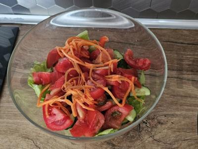 Daržovių salotas su korėjietiška morkų ir žolelėmis Žingsnis 5