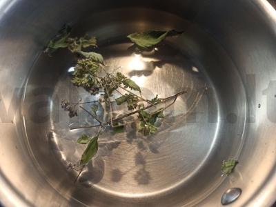 Raudonasis arbata su mėta ir čiobreliais Žingsnis 1