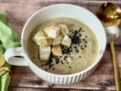 Grybų grietinėlės sriuba pagrindine nuotrauka