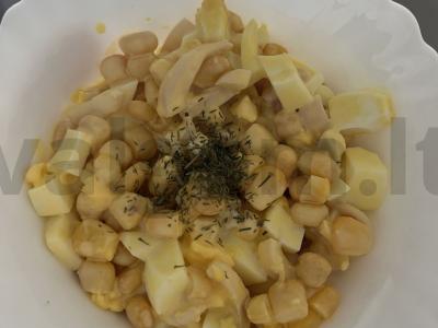 Baltymų salotos su kukurūzais ir keptu avinžirniu pagrindine nuotrauka