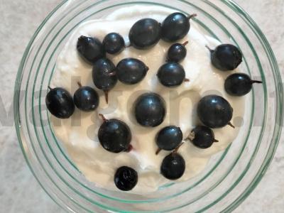 Varškės desertas su uogomis ir želė Žingsnis 8