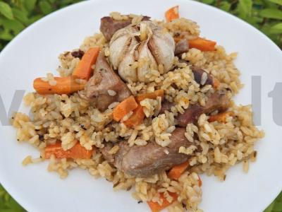 Kazaninis plovas ant atviros ugnies pagrindine nuotrauka