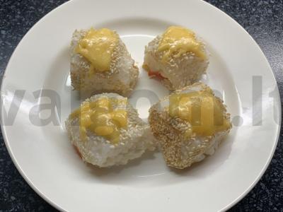 Onigiri su sūriu orkaitėje pagrindine nuotrauka