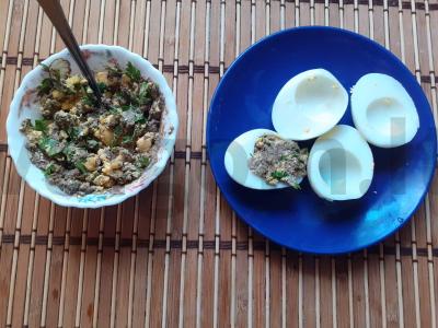 Įdaryti kiaušiniai su šprotų paštetu, petražolėmis ir sezamu Žingsnis 4