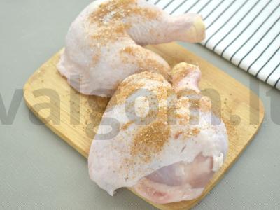 Vištiena su cukinijomis ir paprikomis orkaitėje Žingsnis 1