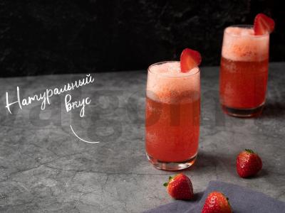 Namų braškių limonadas pagrindine nuotrauka