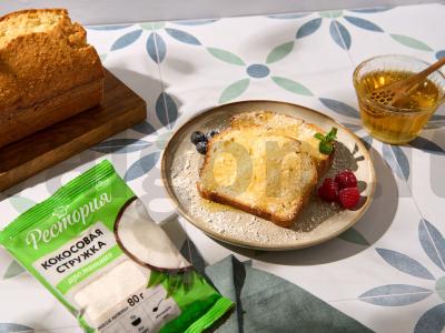 Švelnus kokosų keksas pagrindine nuotrauka