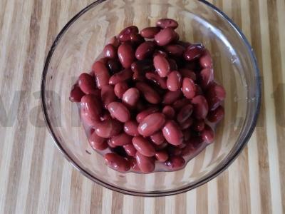 Salotos su tunu, pupelėmis, pomidorais ir petražolėmis Žingsnis 2