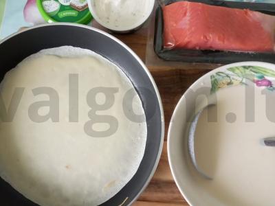 Blynai su varškės sūrio ir lašišos įdaru Žingsnis 2