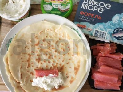 Blynai su varškės sūrio ir lašišos įdaru Žingsnis 3