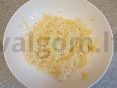 Bulvių vafliai su minkštu varškės sūriu ir rūkytu lašiša Žingsnis 1