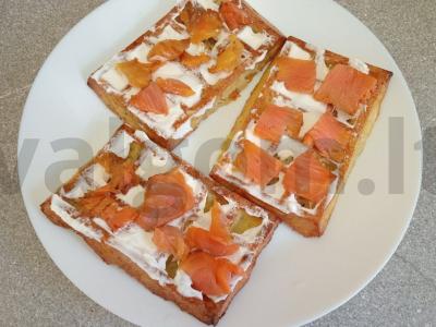 Bulvių vafliai su minkštu varškės sūriu ir rūkytu lašiša Žingsnis 9