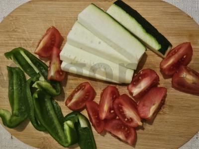 Sultingi daržovės su dešrelėmis oro grilyje Žingsnis 1