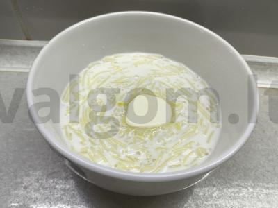 Pieninis vermišelių sriuba pagrindine nuotrauka