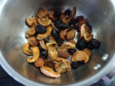 Džiovintų vaisių ir erškėtuogių kompotas Žingsnis 1