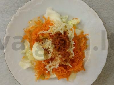 Daržovių ir makaronų salotas pagrindine nuotrauka