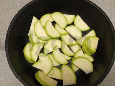 Virti kalmarai su brokolių ir cukinijų garnyru Žingsnis 1