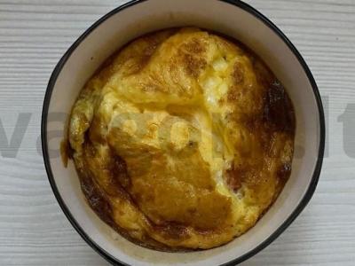 Omletas su raudonąja žuvimi pagrindine nuotrauka