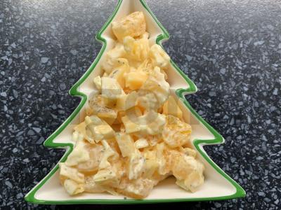 Salotos su mandarinų, sūriu, česnaku ir majonezu Žingsnis 5