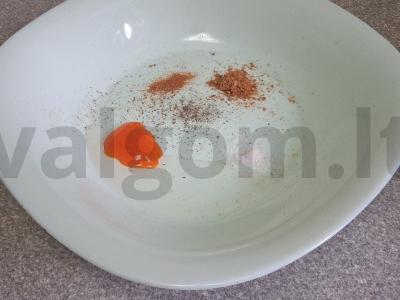 Aštrūs sparneliai su troškintų pupelių ir morkų garnyru Žingsnis 1