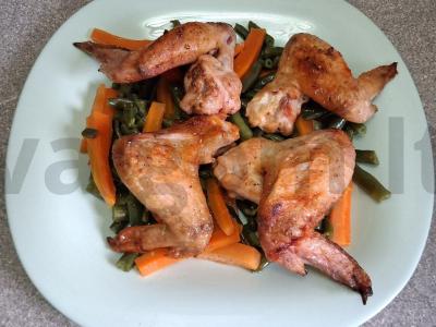 Aštrūs sparneliai su troškintų pupelių ir morkų garnyru Žingsnis 7