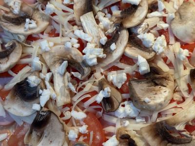 Pica „Originali“ su pievagrybiais, dešrelėmis ir mocarela Žingsnis 7