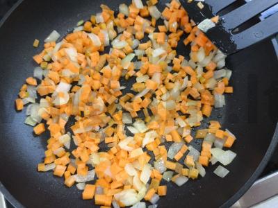 Vištienos sriuba su dešrelėmis ir makaronais Žingsnis 1