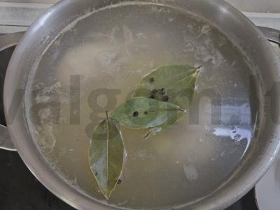 Vištienos sriuba su dešrelėmis ir makaronais Žingsnis 5