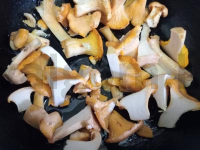 Kuskusas su keptomis daržovėmis, voveraitėmis ir kiaulienos faršu Žingsnis 1