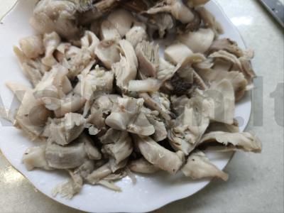 Vištienos sriuba su dešrelėmis ir makaronais Žingsnis 6