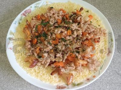 Kuskusas su keptomis daržovėmis, voveraitėmis ir kiaulienos faršu pagrindine nuotrauka