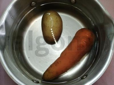 Sluoksniuotas salotas su karbonaidu „Sotūs tėtis“ Žingsnis 1