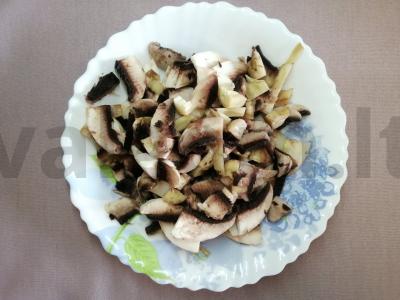 Sluoksniuotas salotas su karbonaidu „Sotūs tėtis“ Žingsnis 2