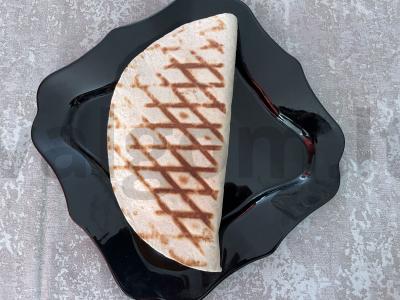 Kvietinė plokštainis su mėsa ir daržovėmis greitam užkandžiui Žingsnis 4