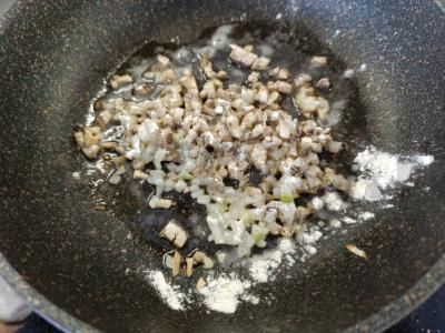 Jaujenė su vištiena, grybais ir grietine Žingsnis 2