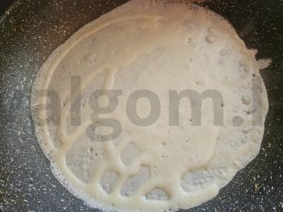 Švelnūs blynai su šokoladiniu kremu ir bananas Žingsnis 4