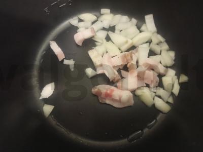 Žirnių košė su šonine ir svogūnais Žingsnis 1