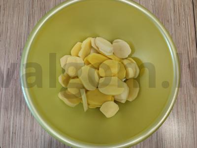 Vištienos blauzdelės su bulvėmis ir morkomis orkaitėje Žingsnis 1