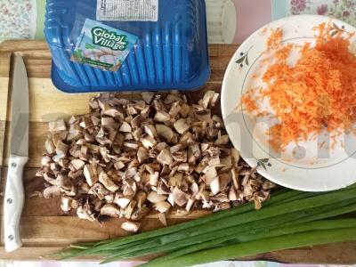 Grikių košė su pievagrybiais ir žaliuoju svogūnu Žingsnis 2