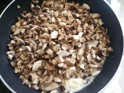 Grikių košė su pievagrybiais ir žaliuoju svogūnu Žingsnis 3