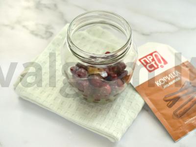 Vyšnių kompotas su cinamonu žiemai Žingsnis 3