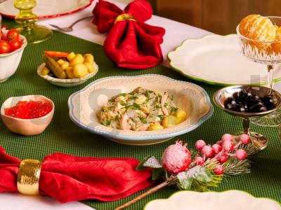 Salotas „Favoritas“ su šonine ir pievagrybiais pagrindine nuotrauka