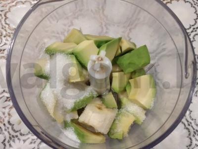 Avokadų ir bananų smoothie Žingsnis 1