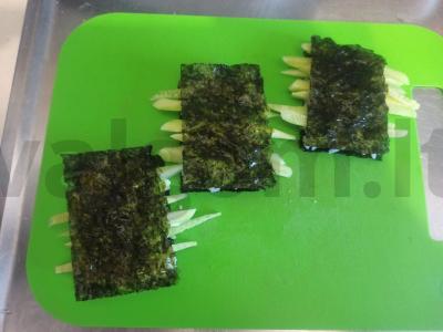 Onigiri su šviežiu agurku Žingsnis 5