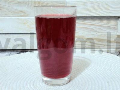 Šermukšnių kompotas su vyšniomis, avietėmis ir gervuogėmis pagrindine nuotrauka