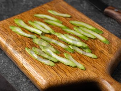 Salotos su salierais ir džiovintais vaisiais Žingsnis 3