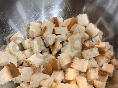 Cezario salotas be pomidorų Žingsnis 1