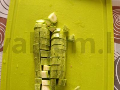 Kiaušinienė su cukinija, pomidorais ir šonine Žingsnis 3