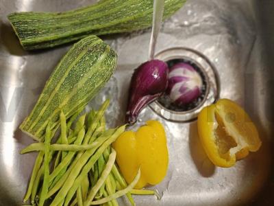 Vištienos kojos ant daržovių pagalvėlės po sūriu Žingsnis 4