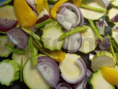 Vištienos kojos ant daržovių pagalvėlės po sūriu Žingsnis 6